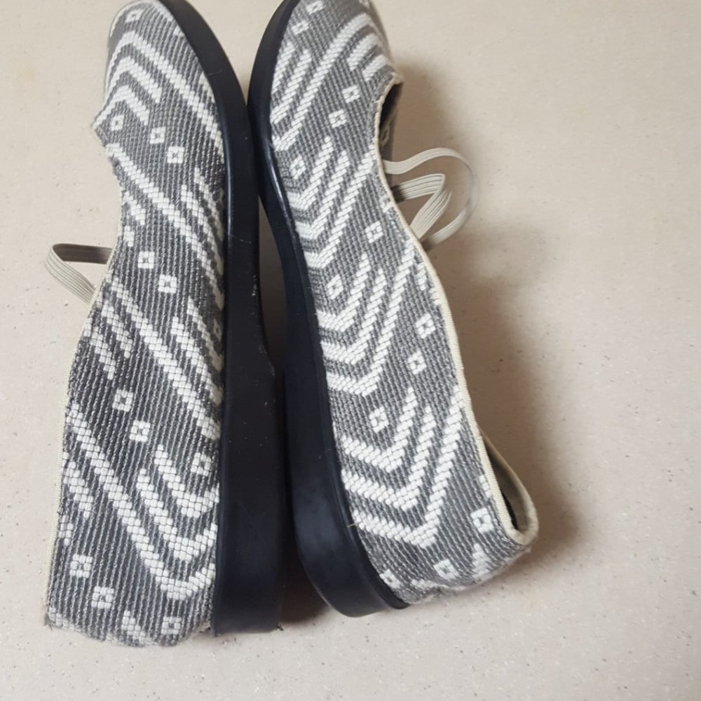APROPS WOMENS SHOES SIZE 9.5